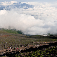 雲海の上の登山道
