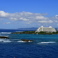 海に浮かぶ白の楽園