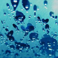 水色の雨絵の具