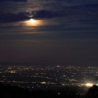 月と蒲原平野夜景