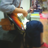 俺はギターを弾く!!