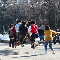 跳ぶ