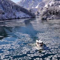 厳冬の庄川峡　爽快船下り