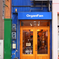 縦長のお店