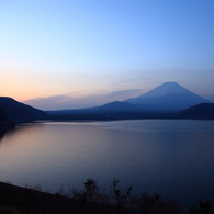 早朝の本栖湖