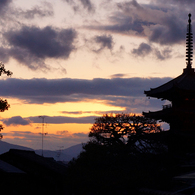 夕暮れの八坂の塔