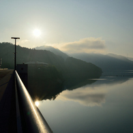 朝日照らす道