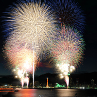 神戸の夜空を祭り色に染めて