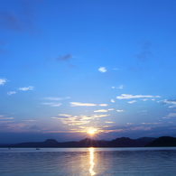 湖上の日の出