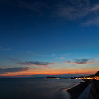 夕焼け空の雲と海