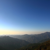 峰々の朝