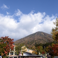 秋晴れの男体山