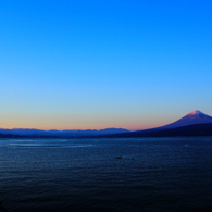 さざ波の夕暮れ
