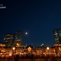 100年ぶりの東京駅，100年変わらぬ十三夜月と人々