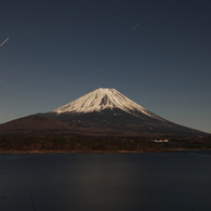 本栖湖からの富士山　２