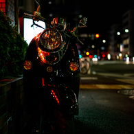 提灯色のバイク