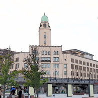 街中のクイーンの塔（スケッチ風）