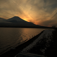 山中湖の夕景と富士山