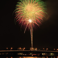 河口湖冬花火　湖上の舞
