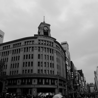 その時街は色を隠した