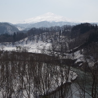 鳥海山と子吉川
