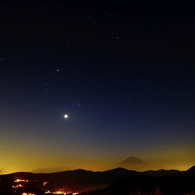 富士と箱根と夜空