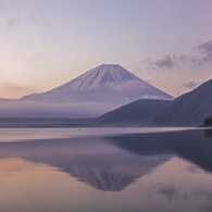 夜明けの富士山