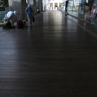 紀伊国屋書店通路より