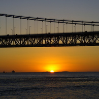 橋と夕日