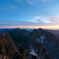 涸沢岳山頂で迎える朝