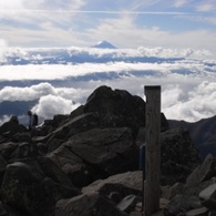 乾徳山山頂から見る富士山１