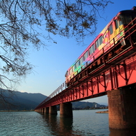 秋空と紅色鉄橋