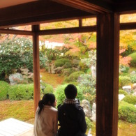 庭園で二人、、