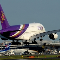 着陸（35-3）Thai  Airbus A380-841 [c]