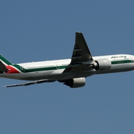離陸（147）Alitalia 777-243ER 