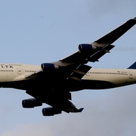 離陸（250）DELTA 747-400 
