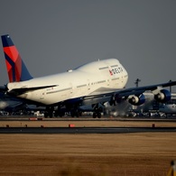 着陸（216）DELTA 747-400