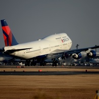 着陸（216）DELTA 747-400