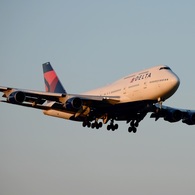 着陸 Delta 747-400 