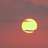 夕陽と飛行機