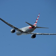 American 777-223 出発