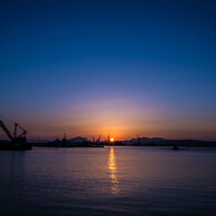 函館港ドックと夕日