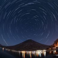 男体山と北天の星空
