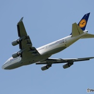 離陸　Lufthansa 747-430