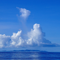 島の上の雲