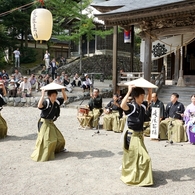 五箇山・麦屋まつり　地主神社奉納「麦屋節」ピシッ！