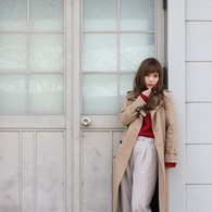white door2