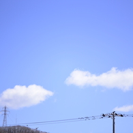 空。薄青。