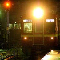 闇より