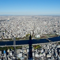 スカイツリーの巨大影